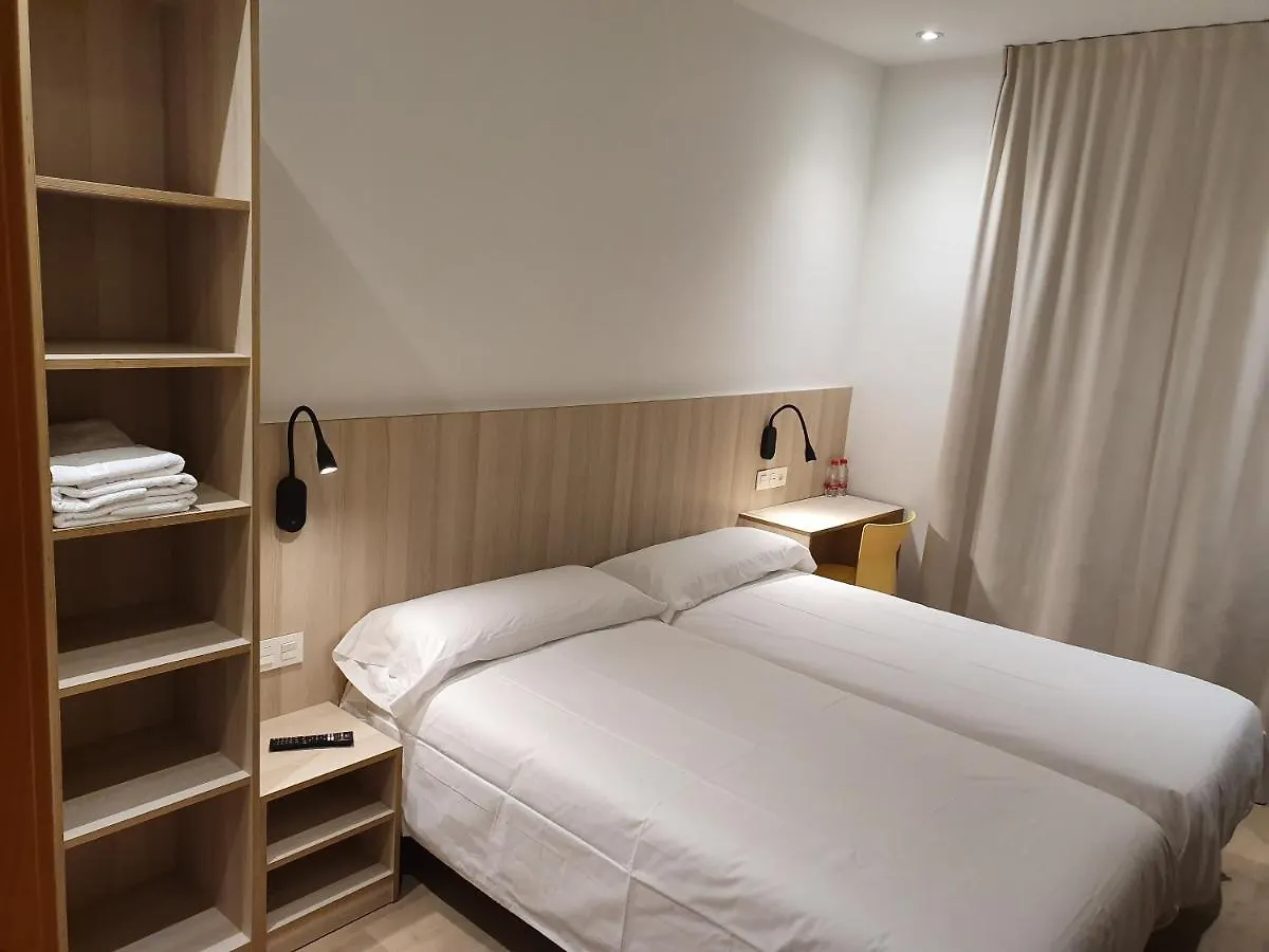 Hostal Bestprice Barcelona Stadium 0*,  Španělsko