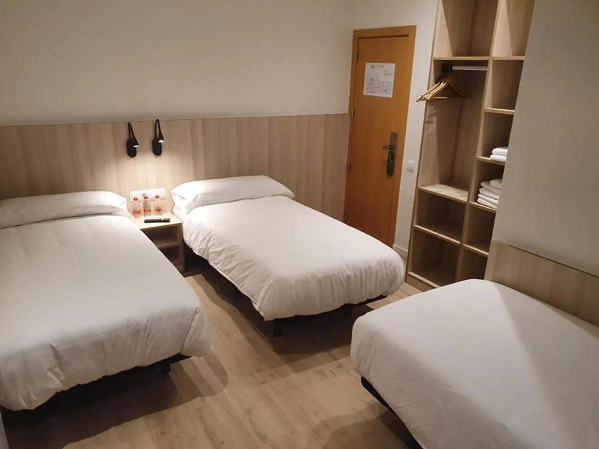 Hostal Bestprice Barcelona Stadium 0*,