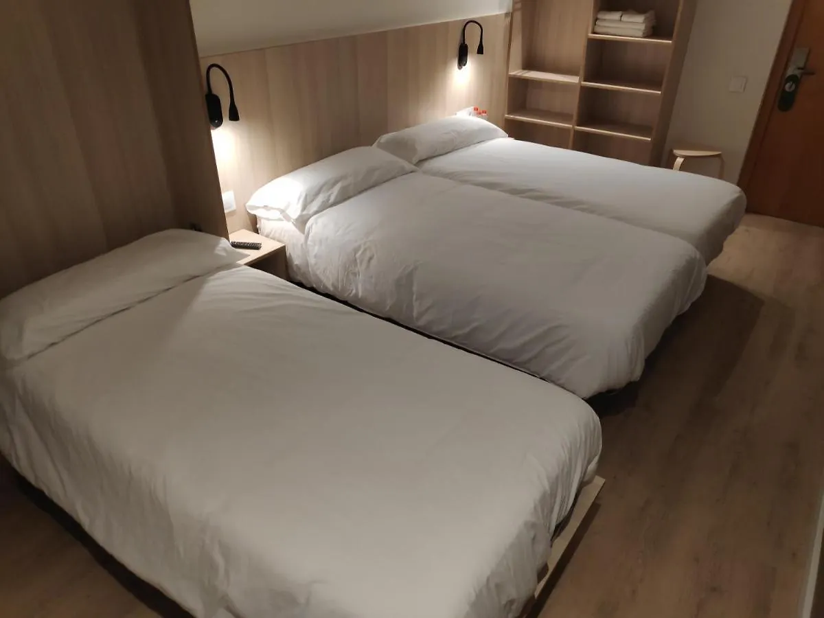 Guest house Hostal Bestprice Barcelona Stadium